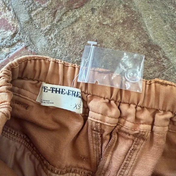 ⭐️NWOT We The Free Everglades Utility pants - Picture 7 of 10